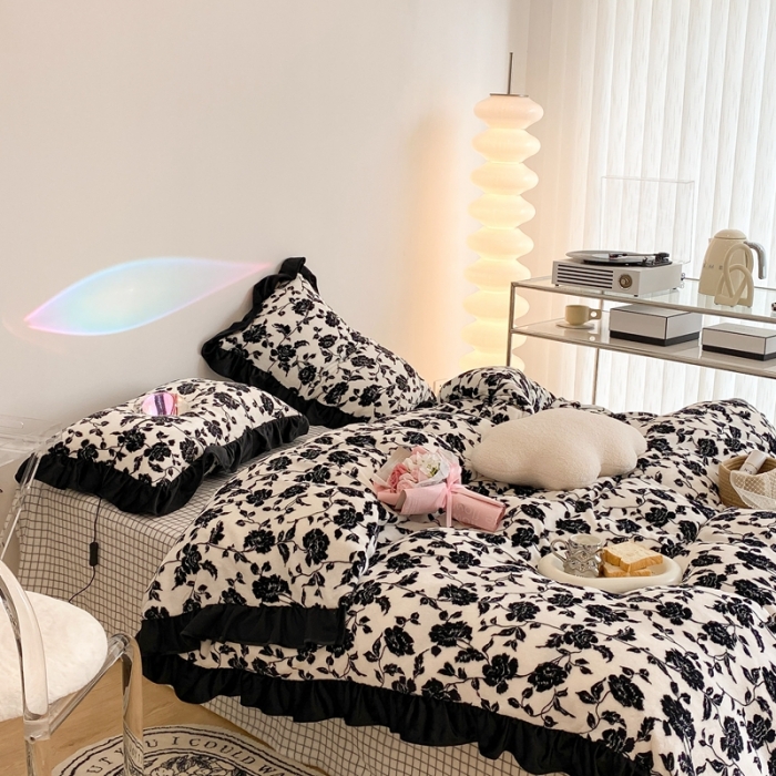 91家纺网 家纺一手货源 找家纺 昔可 2021新款黑色花边牛奶绒四件套 干枯玫瑰