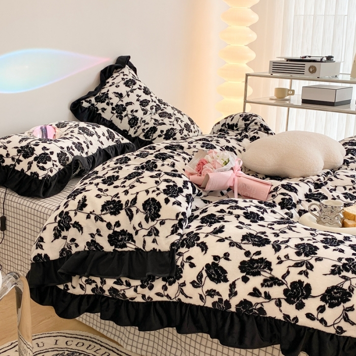 91家纺网 家纺一手货源 找家纺 昔可 2021新款黑色花边牛奶绒四件套 干枯玫瑰