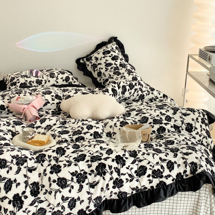 91家纺网 家纺一手货源 找家纺 昔可 2021新款黑色花边牛奶绒四件套 干枯玫瑰