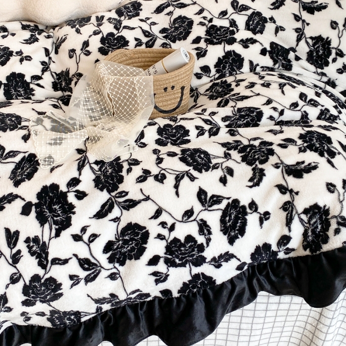 91家纺网 家纺一手货源 找家纺 昔可 2021新款黑色花边牛奶绒四件套 干枯玫瑰