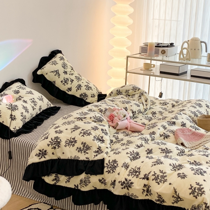 91家纺网 家纺一手货源 找家纺 昔可 2021新款黑色花边牛奶绒四件套 素描水墨花