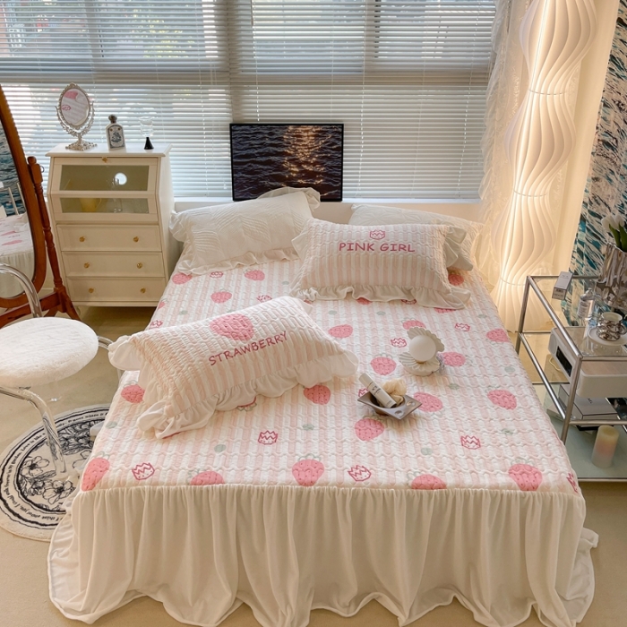 91家纺网 家纺一手货源 找家纺 昔可家纺 2021新款秋冬超仙牛奶宝宝绒床裙 少女心草莓