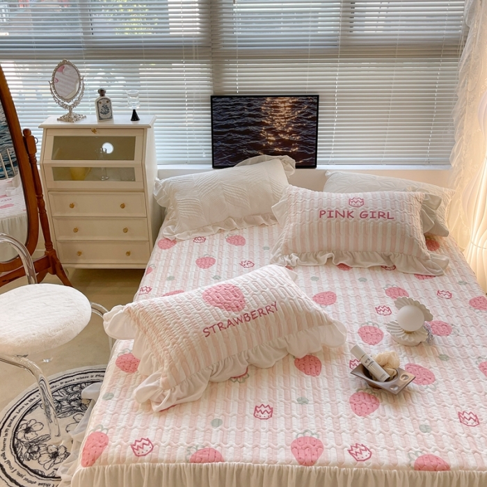 91家纺网 家纺一手货源 找家纺 昔可家纺 2021新款秋冬超仙牛奶宝宝绒床裙 少女心草莓