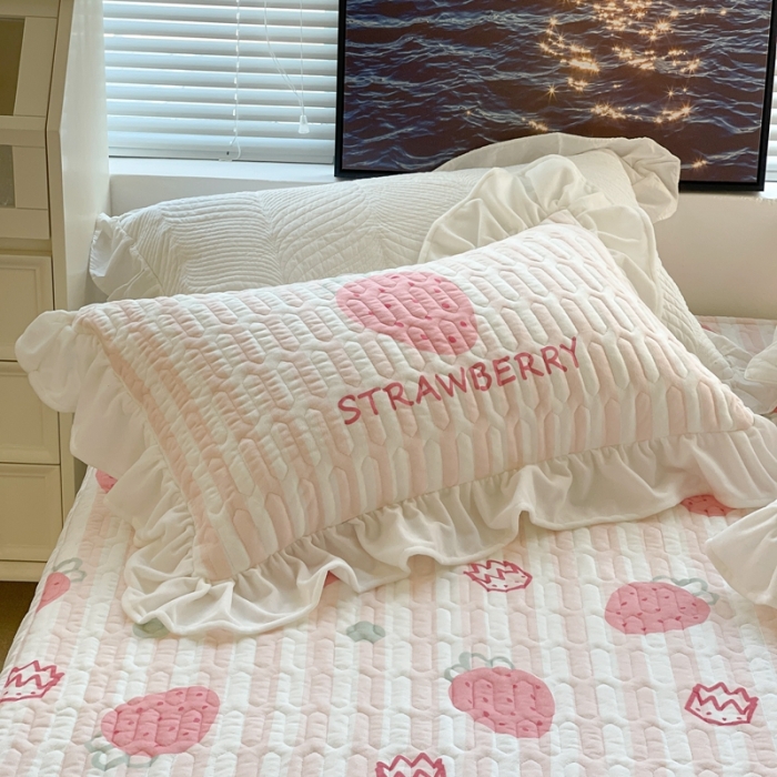 91家纺网 家纺一手货源 找家纺 昔可家纺 2021新款秋冬超仙牛奶宝宝绒床裙 少女心草莓