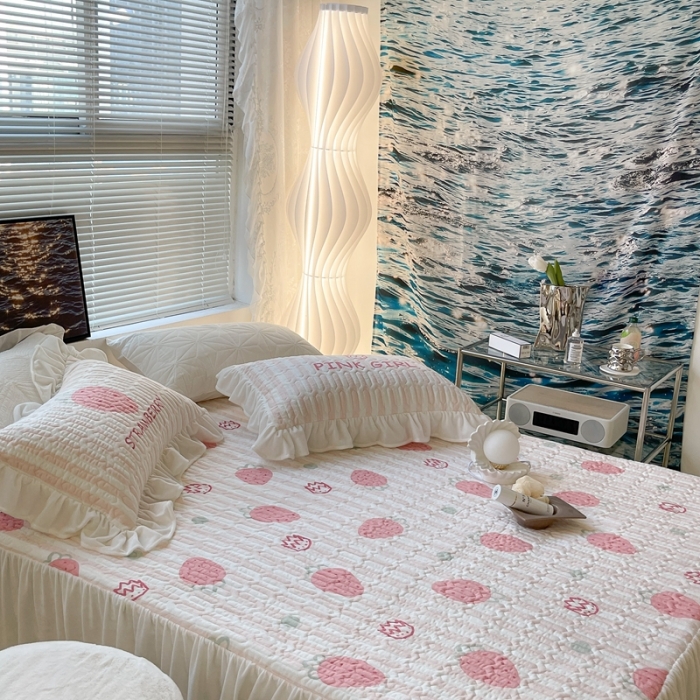 91家纺网 家纺一手货源 找家纺 昔可家纺 2021新款秋冬超仙牛奶宝宝绒床裙 少女心草莓