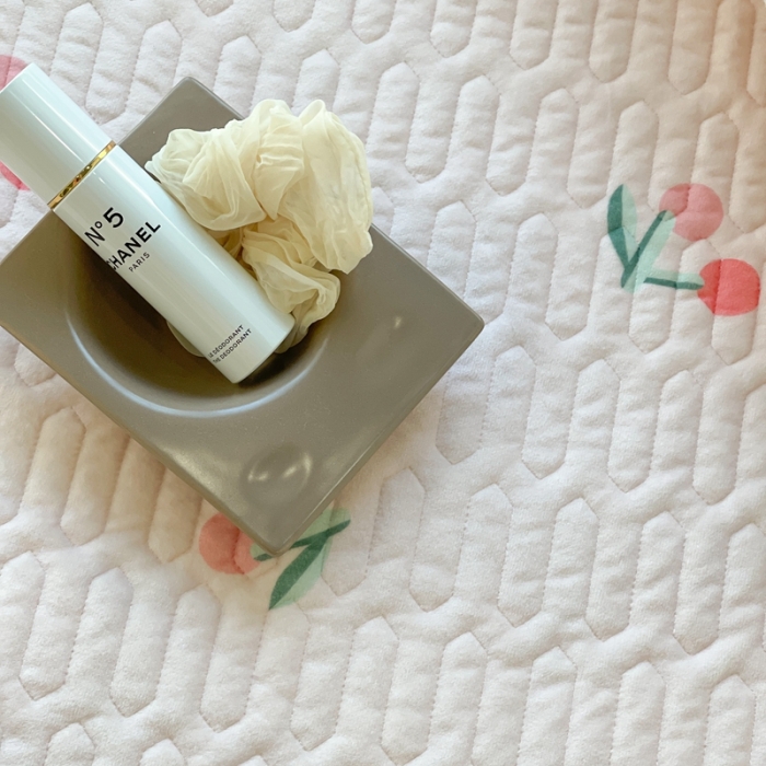 91家纺网 家纺一手货源 找家纺 昔可家纺 2021新款秋冬超仙牛奶宝宝绒床裙 少女心小樱桃