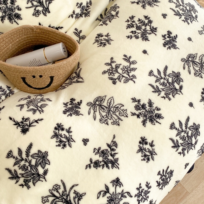 91家纺网 家纺一手货源 找家纺 昔可 2021新款黑色花边牛奶绒四件套 素描水墨花