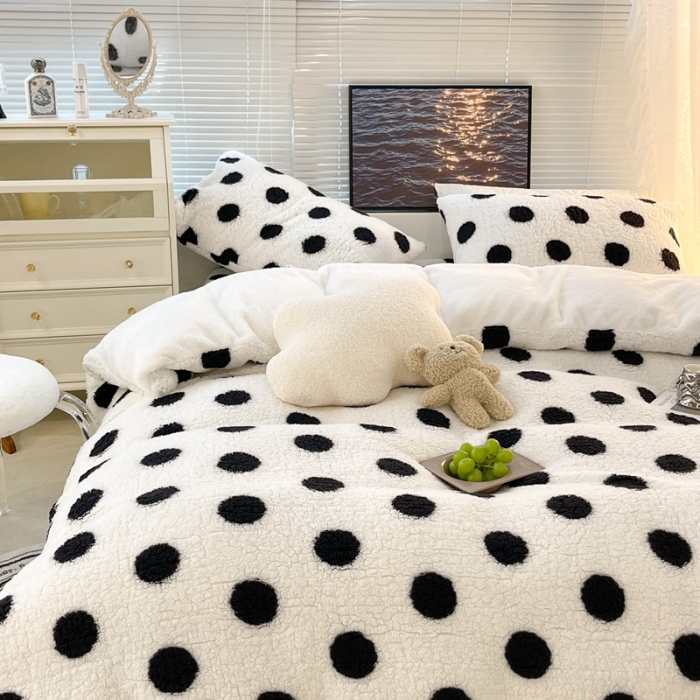 91家纺网 家纺一手货源 找家纺 昔可家纺 2021新款泰迪羊羔绒印花四件套黑白波点