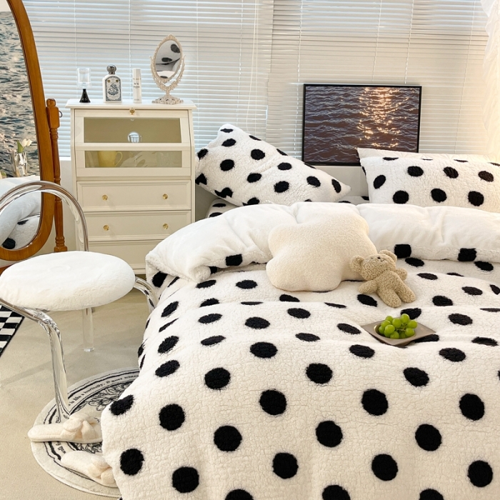 91家纺网 家纺一手货源 找家纺 昔可家纺 2021新款泰迪羊羔绒印花四件套黑白波点