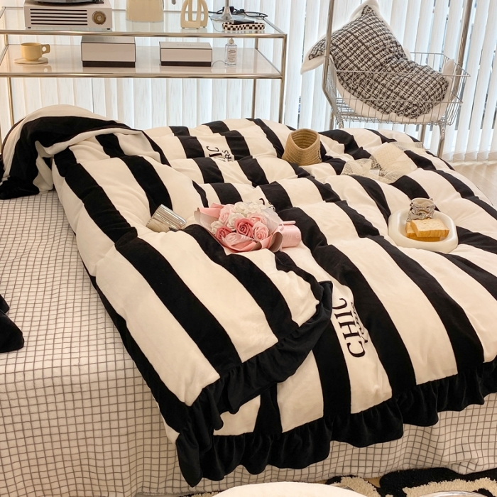 91家纺网 家纺一手货源 找家纺 昔可 2021新款黑色花边牛奶绒四件套 香香条纹