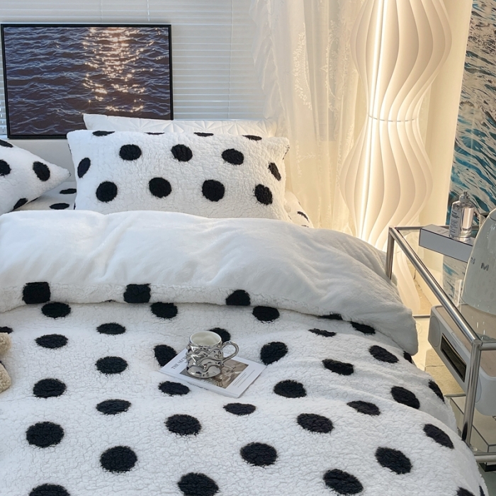 91家纺网 家纺一手货源 找家纺 昔可家纺 2021新款泰迪羊羔绒印花四件套黑白波点