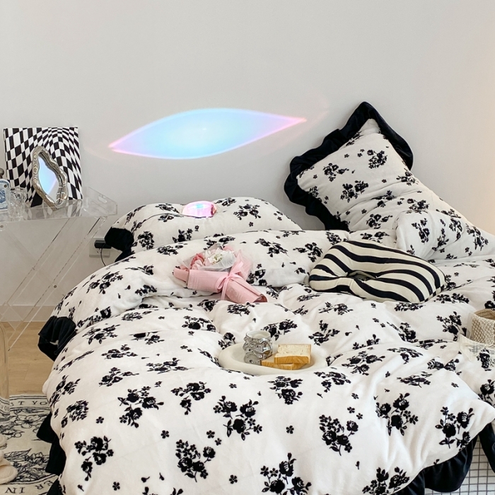 91家纺网 家纺一手货源 找家纺 昔可 2021新款黑色花边牛奶绒四件套 小香黑花