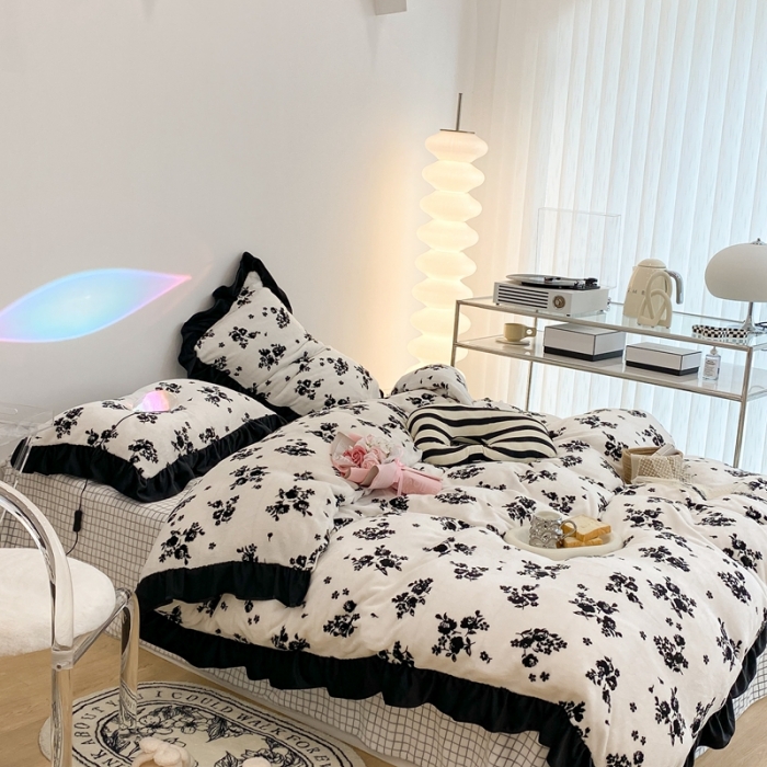 91家纺网 家纺一手货源 找家纺 昔可 2021新款黑色花边牛奶绒四件套 小香黑花