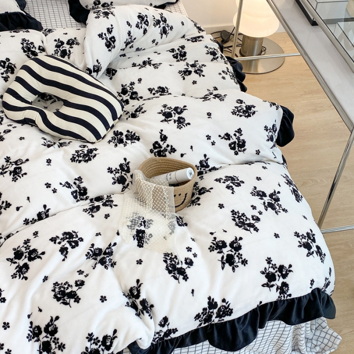 91家纺网 家纺一手货源 找家纺 昔可 2021新款黑色花边牛奶绒四件套 小香黑花
