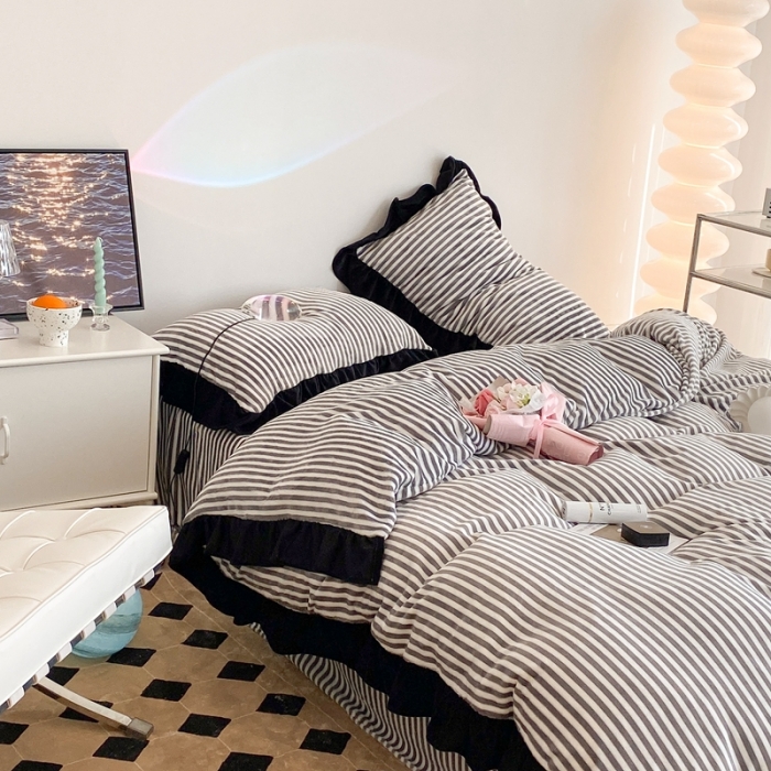 91家纺网 家纺一手货源 找家纺 昔可 2021新款黑色花边牛奶绒四件套 灰竖条