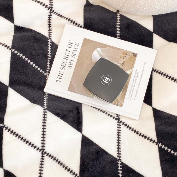 91家纺网 家纺一手货源 找家纺 昔可 2021新款黑色花边牛奶绒四件套 香香菱格