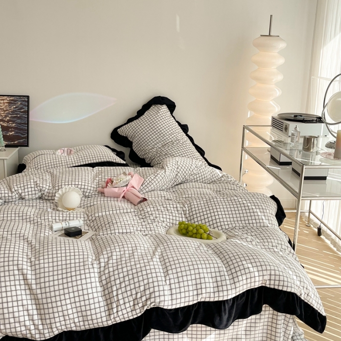 91家纺网 家纺一手货源 找家纺 昔可 2021新款黑色花边牛奶绒四件套 小小白格