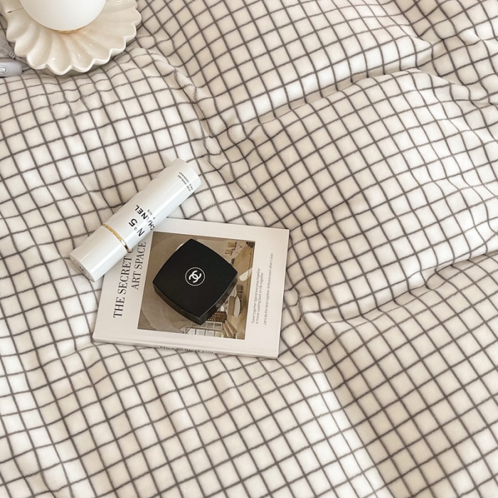 91家纺网 家纺一手货源 找家纺 昔可 2021新款黑色花边牛奶绒四件套 小小白格