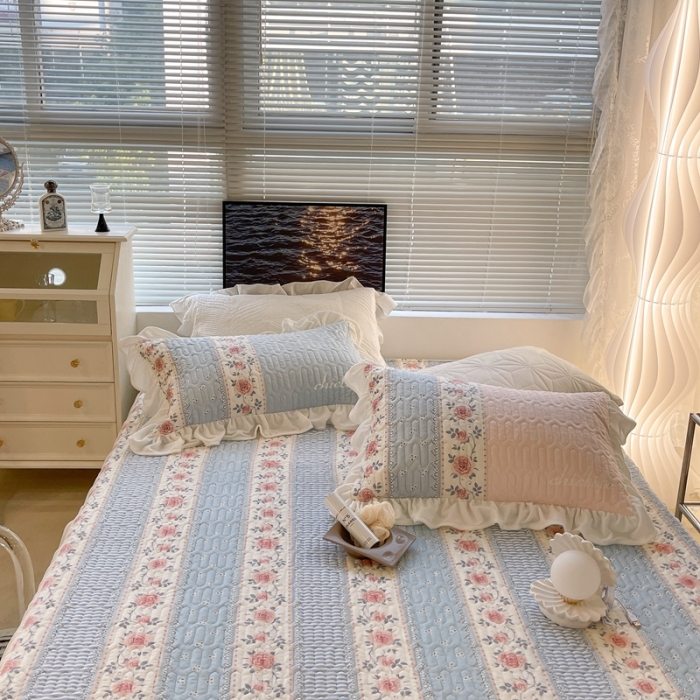 91家纺网 家纺一手货源 找家纺 昔可家纺 2021新款秋冬超仙牛奶宝宝绒床裙 竖条蓝色玫瑰