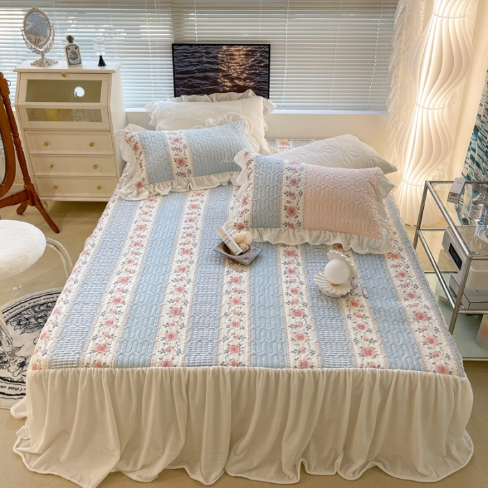 91家纺网 家纺一手货源 找家纺 昔可家纺 2021新款秋冬超仙牛奶宝宝绒床裙 竖条蓝色玫瑰