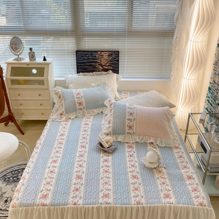 91家纺网 家纺一手货源 找家纺 昔可家纺 2021新款秋冬超仙牛奶宝宝绒床裙 竖条蓝色玫瑰