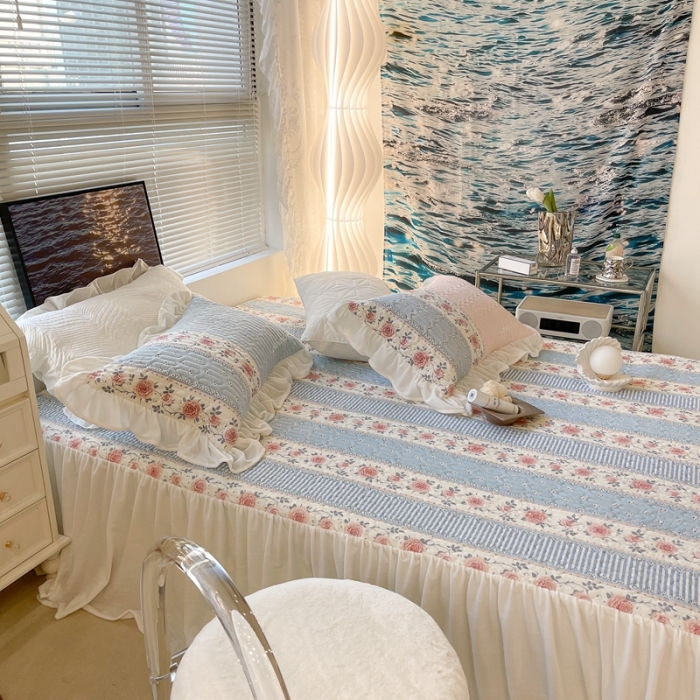 91家纺网 家纺一手货源 找家纺 昔可家纺 2021新款秋冬超仙牛奶宝宝绒床裙 竖条蓝色玫瑰