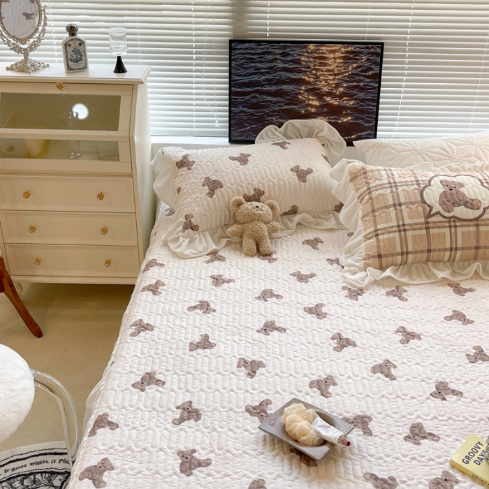 91家纺网 家纺一手货源 找家纺 昔可家纺 2021新款秋冬超仙牛奶宝宝绒床裙 小小熊仔