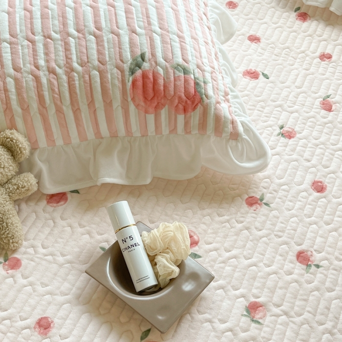 91家纺网 家纺一手货源 找家纺 昔可家纺 2021新款秋冬超仙牛奶宝宝绒床裙 元气小小桔