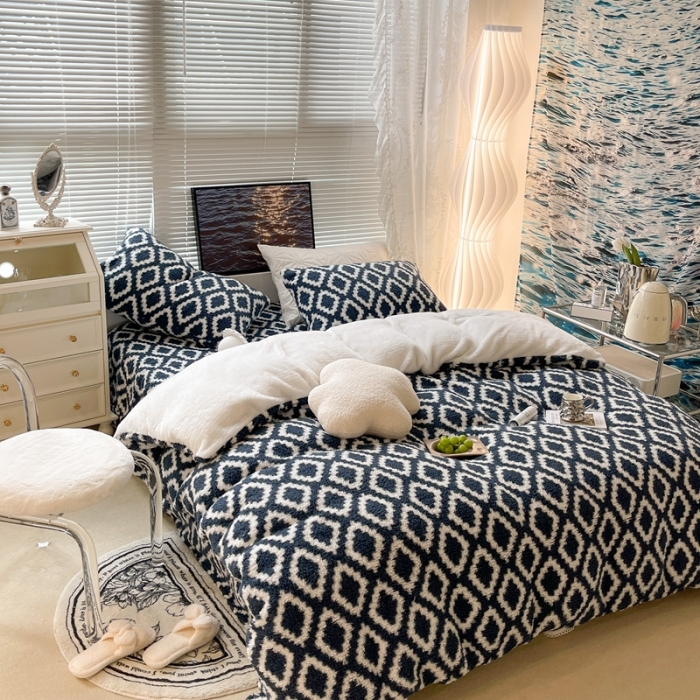 91家纺网 家纺一手货源 找家纺 昔可家纺 2021新款泰迪羊羔绒印花四件套简约菱格