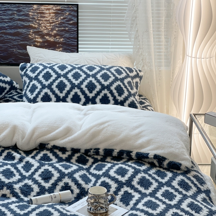 91家纺网 家纺一手货源 找家纺 昔可家纺 2021新款泰迪羊羔绒印花四件套简约菱格