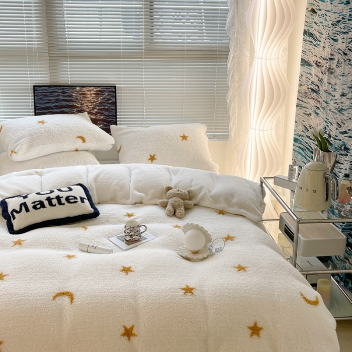 91家纺网 家纺一手货源 找家纺 昔可家纺 2021新款泰迪羊羔绒印花四件套金色星星月亮