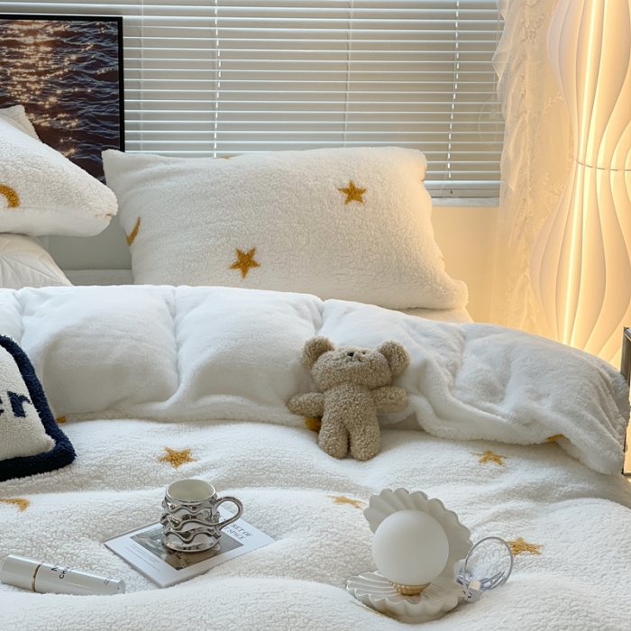 91家纺网 家纺一手货源 找家纺 昔可家纺 2021新款泰迪羊羔绒印花四件套金色星星月亮