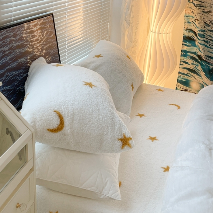 91家纺网 家纺一手货源 找家纺 昔可家纺 2021新款泰迪羊羔绒印花四件套金色星星月亮