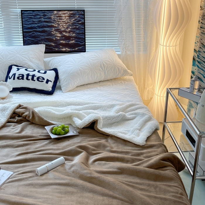 91家纺网 家纺一手货源 找家纺 昔可家纺 2021新款素色牛奶绒羊羔绒毛毯 复古棕