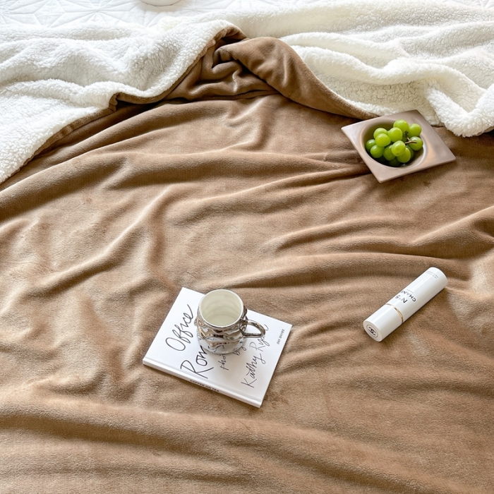 91家纺网 家纺一手货源 找家纺 昔可家纺 2021新款素色牛奶绒羊羔绒毛毯 复古棕