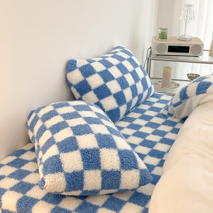 91家纺网 家纺一手货源 找家纺 昔可家纺 2021新款泰迪羊羔绒印花四件套蓝色棋盘格