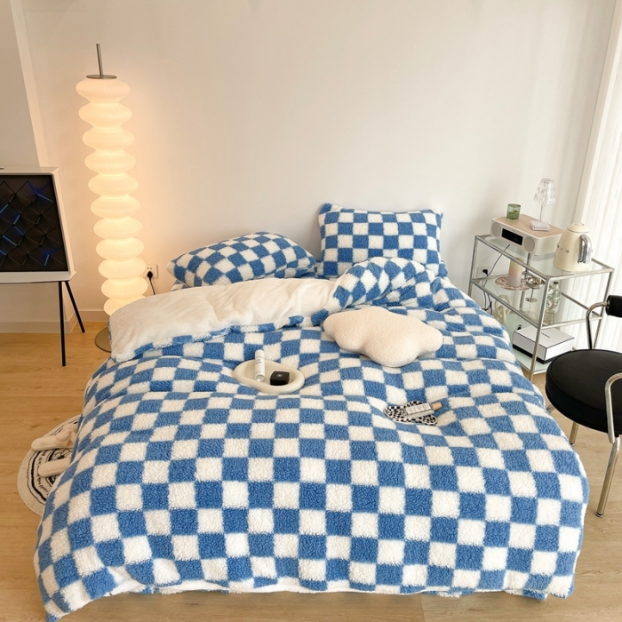 91家纺网 家纺一手货源 找家纺 昔可家纺 2021新款泰迪羊羔绒印花四件套蓝色棋盘格