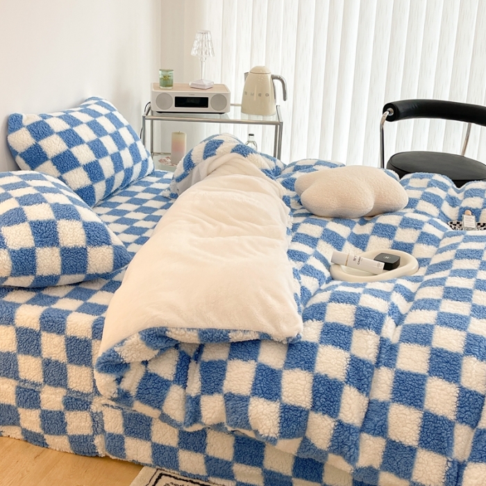 91家纺网 家纺一手货源 找家纺 昔可家纺 2021新款泰迪羊羔绒印花四件套蓝色棋盘格