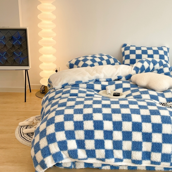 91家纺网 家纺一手货源 找家纺 昔可家纺 2021新款泰迪羊羔绒印花四件套蓝色棋盘格