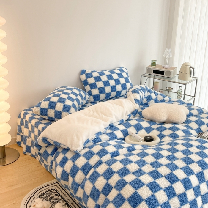 91家纺网 家纺一手货源 找家纺 昔可家纺 2021新款泰迪羊羔绒印花四件套蓝色棋盘格