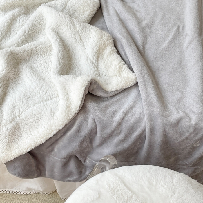 91家纺网 家纺一手货源 找家纺 昔可家纺 2021新款素色牛奶绒羊羔绒毛毯 香奶奶灰