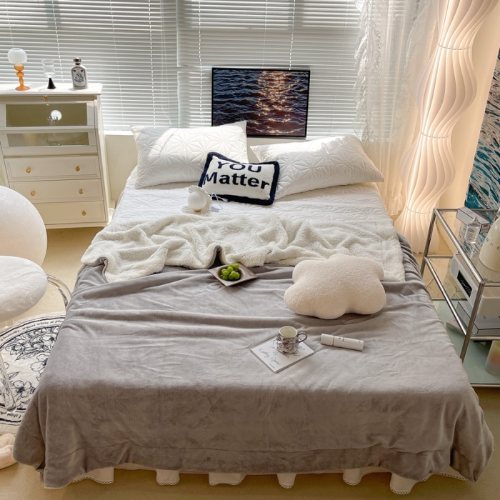 91家纺网 家纺一手货源 找家纺 昔可家纺 2021新款素色牛奶绒羊羔绒毛毯 香奶奶灰