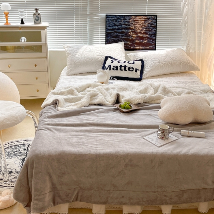 91家纺网 家纺一手货源 找家纺 昔可家纺 2021新款素色牛奶绒羊羔绒毛毯 香奶奶灰