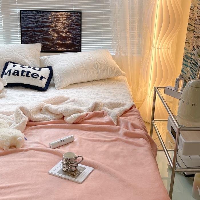 91家纺网 家纺一手货源 找家纺 昔可家纺 2021新款素色牛奶绒羊羔绒毛毯 烟雾粉