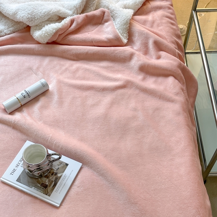 91家纺网 家纺一手货源 找家纺 昔可家纺 2021新款素色牛奶绒羊羔绒毛毯 烟雾粉