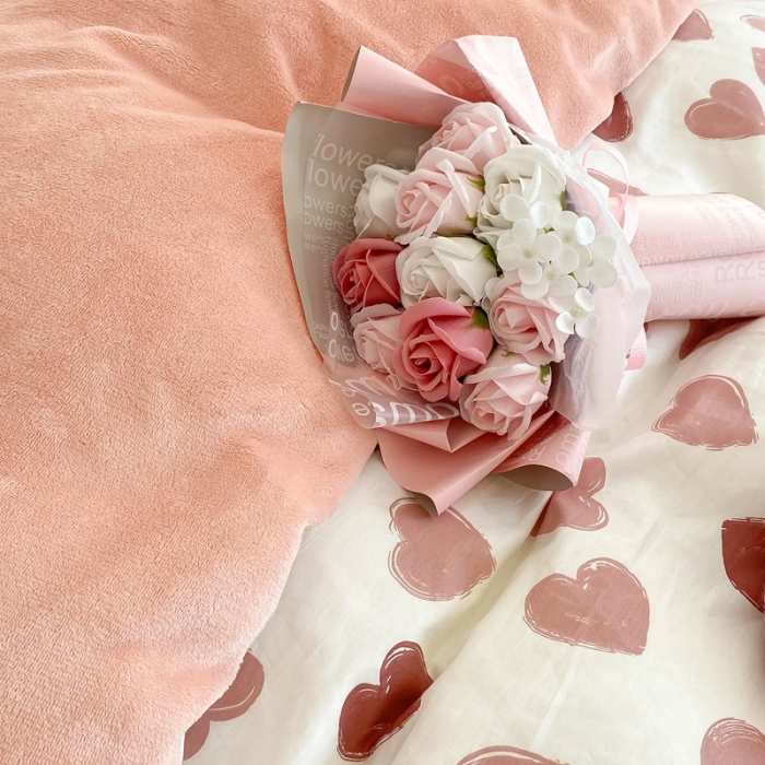 91家纺网 家纺一手货源 找家纺 昔可家纺 2021新款棉加牛奶绒四件套 粉色小爱心