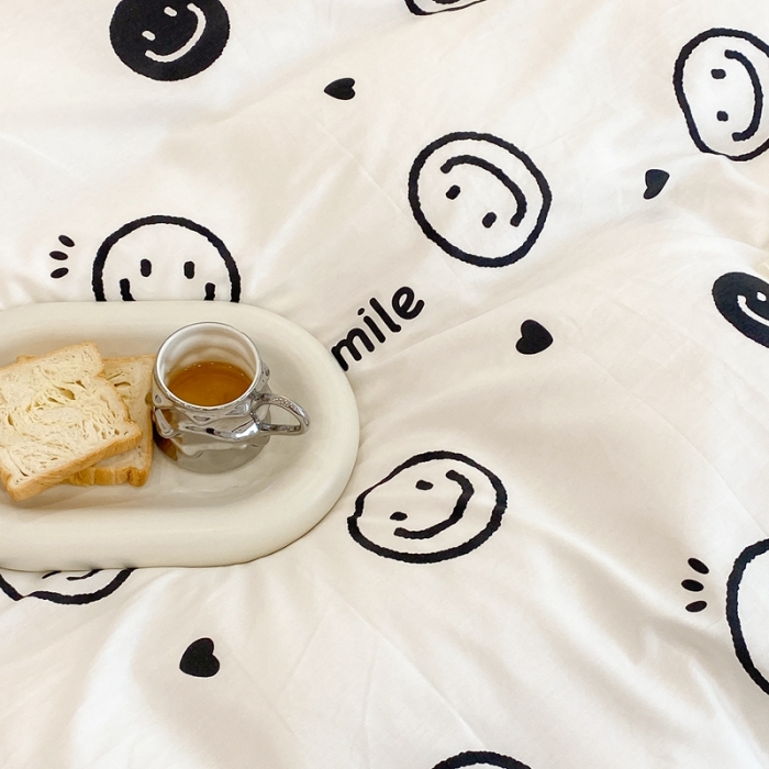 91家纺网 家纺一手货源 找家纺 昔可家纺 2021新款棉加牛奶绒四件套 黑白笑脸