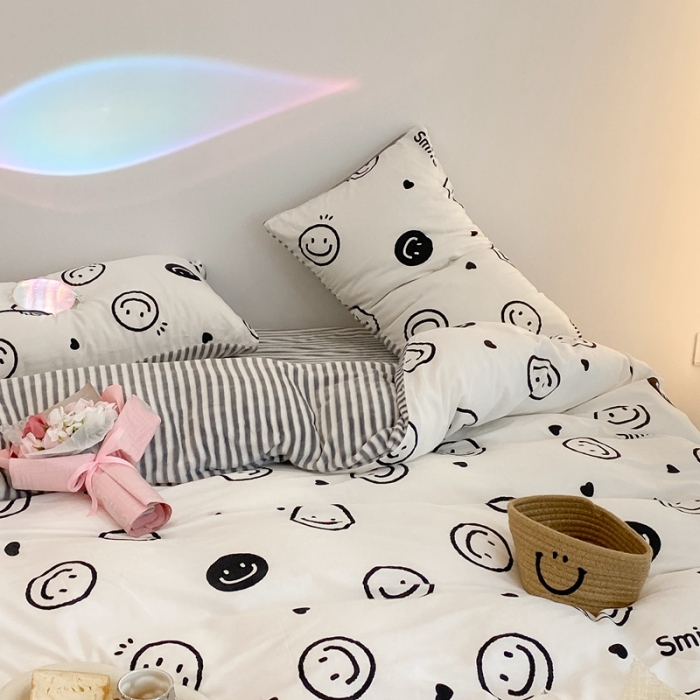 91家纺网 家纺一手货源 找家纺 昔可家纺 2021新款棉加牛奶绒四件套 黑白笑脸