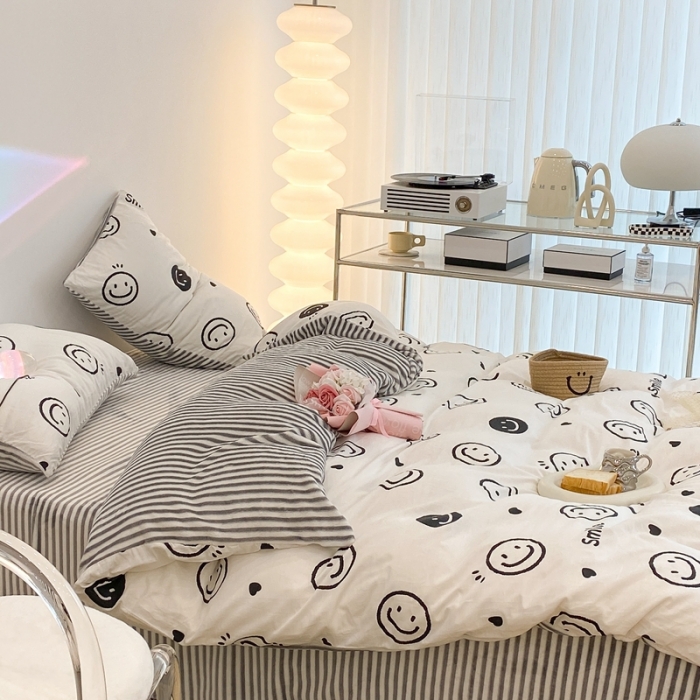 91家纺网 家纺一手货源 找家纺 昔可家纺 2021新款棉加牛奶绒四件套 黑白笑脸