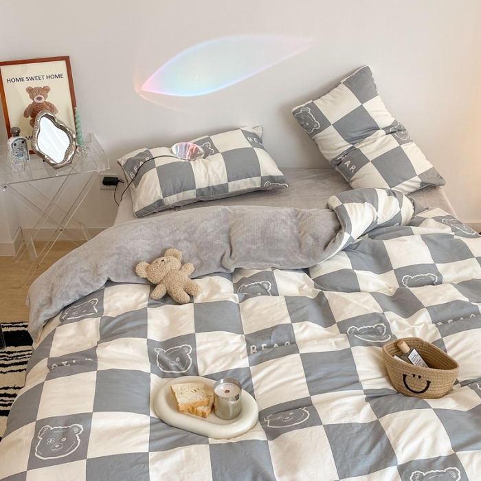 91家纺网 家纺一手货源 找家纺 昔可家纺 2021新款棉加牛奶绒四件套 灰格熊